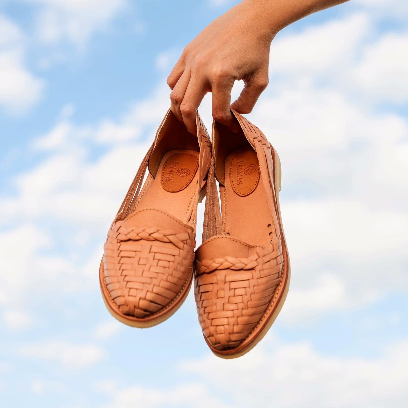 VICTORIA™ - Walnut